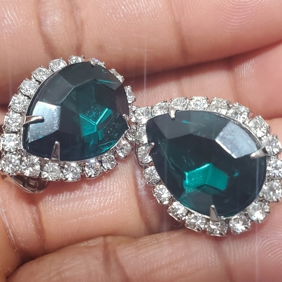 Cocktail Ring, Emerald Green Ring, Statement Crystal Tone Ring. 🌴 - Picture 2 of 6